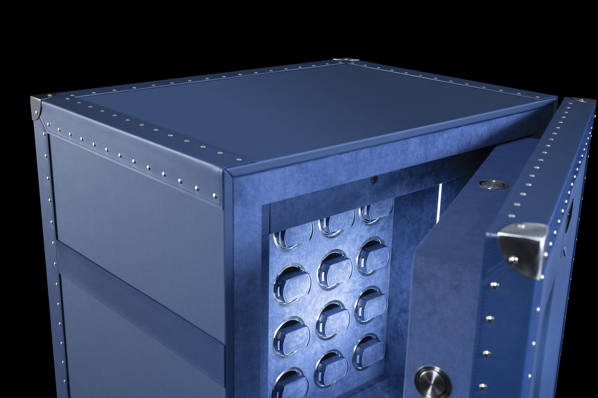 Eleganter blauer Luxus-Safe mit runder Tür und Sichtfenster, das mehrere Fächer für Flaschen zeigt.