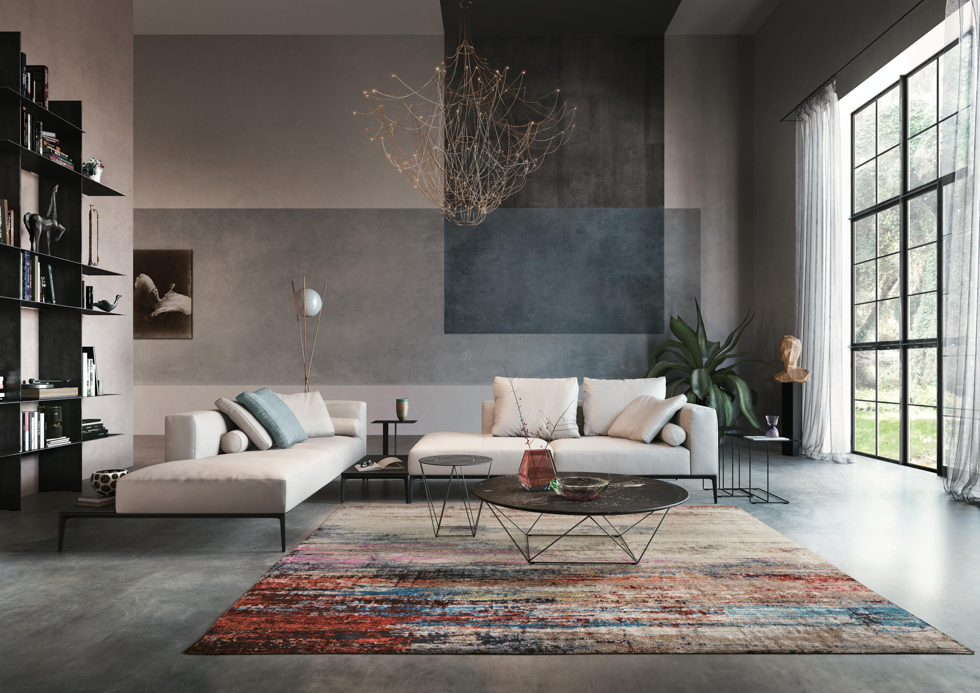 Save-for-Web - Deutsche Manufakturenstrasse Moderne Wohnzimmereinrichtung mit beiger Couch, buntem Teppich, schwarzem Tisch und großen Fenstern.